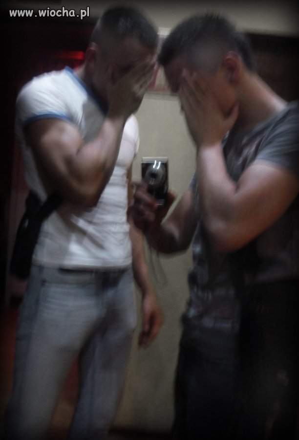W lustrze