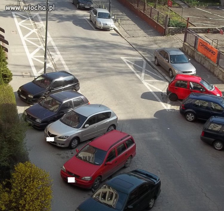 Tablice DDZ i ONY - co weekend chodnik zastawiony