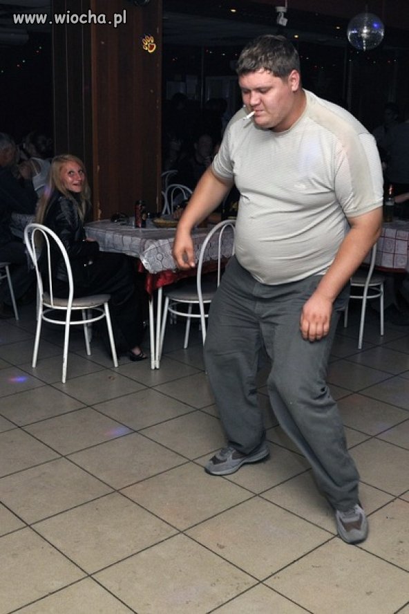 On tańczy dla niej.