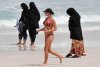 Islamskie kobiety na plaży