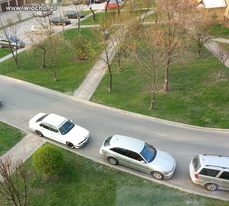 BMW zaparkowało