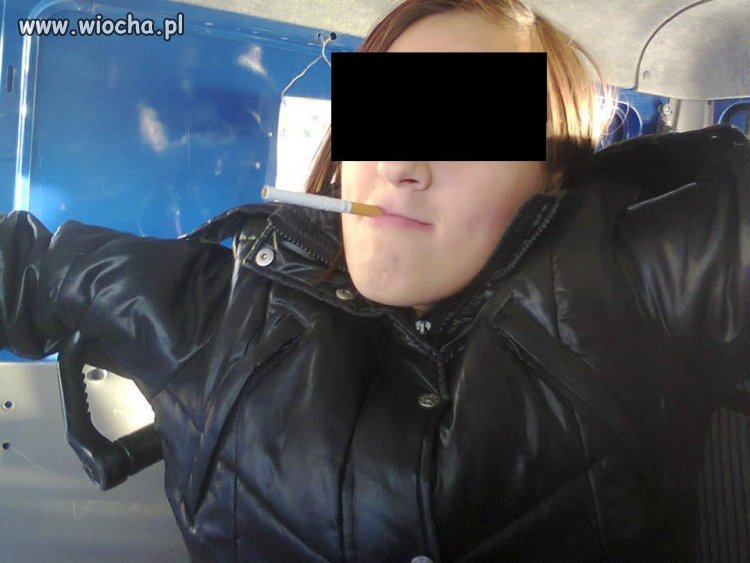 Zdjęcie z papierosem na Facebooku.