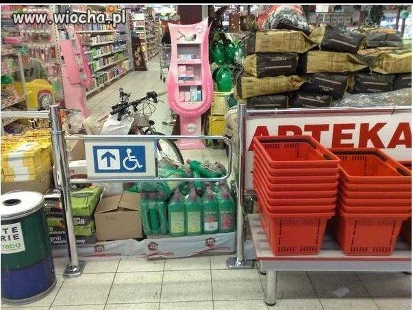 Wejście dla niepełnosprawnych 