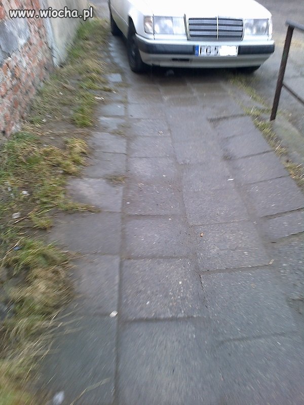 Wielce pan Mercedesem zaparkował...