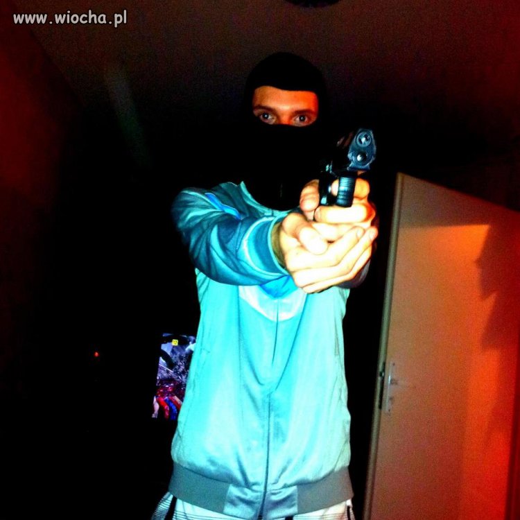 Kolejny pseudo-gangster w kominiarce
