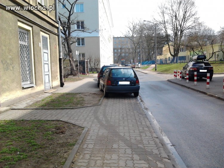 Tak stawia swoje autko prawdziwy Warszawiak