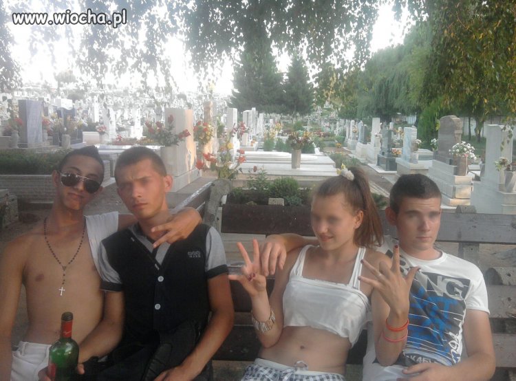 Taki tam piknik na cmentarzu...