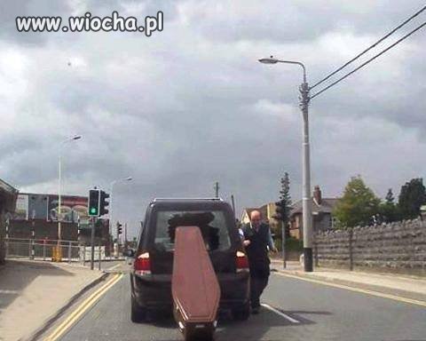 Oops!!! (dobrze że zawartość nie wypadła)