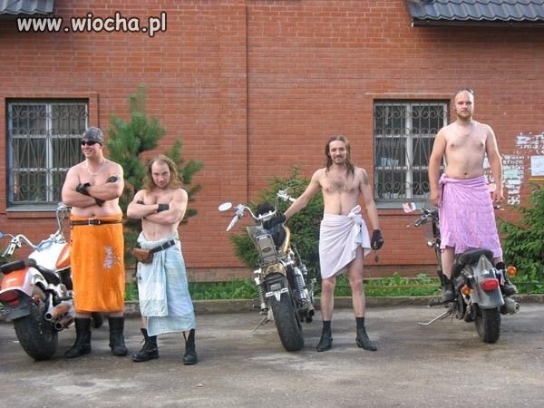 Motocyklowy gang ręcznikowy.
