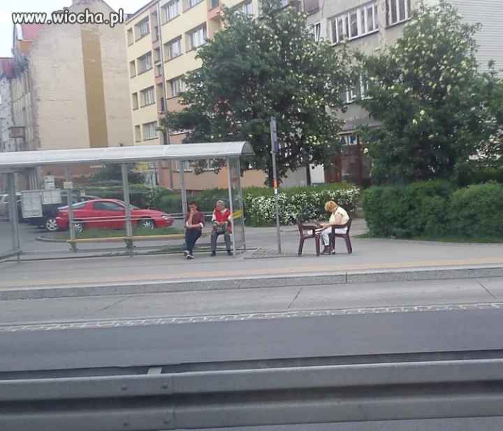 Czekając na autobus 