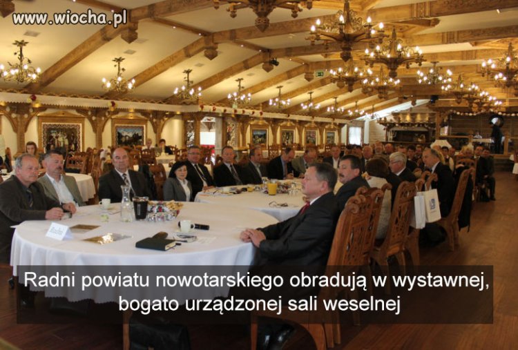 Radni w pracy... obrady / sala weselna..