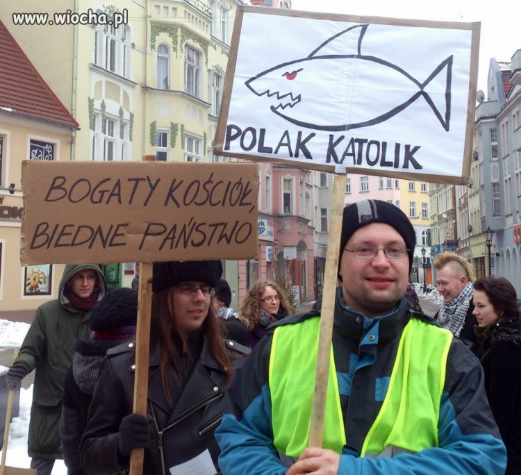 Bogaty kościół = Biedne państwo 