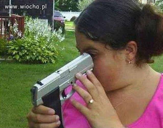 Trzy razy pociągnęłam za spust i nic nie wyleciało
