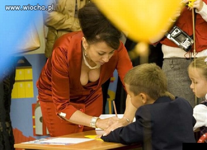 Pani od biologii ...no  ładna , lekcja ;)