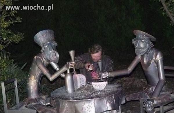 Po prostu nie miał z kim pić 