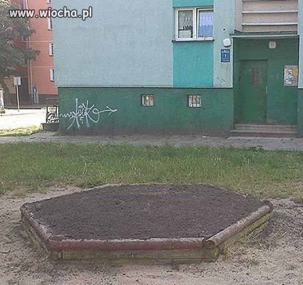Zabrali dzieciom piaskownicę bo jakiejś... 