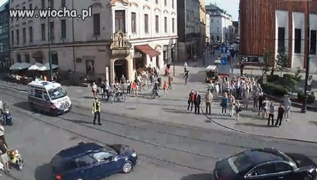 Zatrzymał karetkę, żeby przepuścić urzędników!