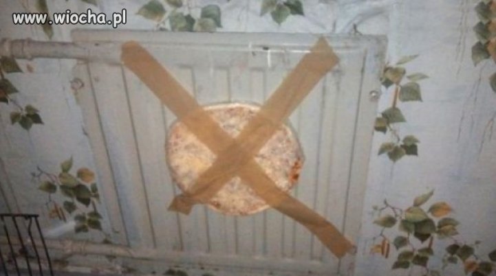 Nie masz piekarnika? Podgrzej pizze na kaloryferze