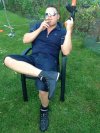 Gangsta barbecue z plastikowym kałachem