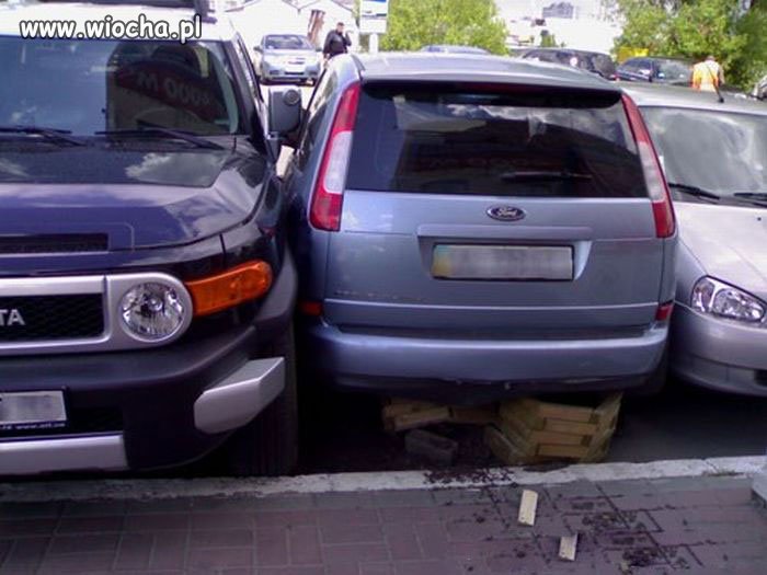 Absolutny mistrz parkowania...