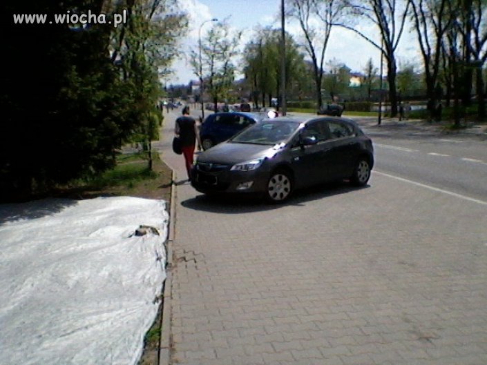 Tak się parkuje w Białymstoku.