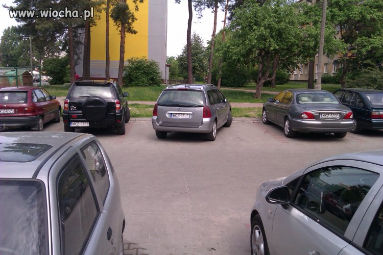 Tak parkuje blondynka