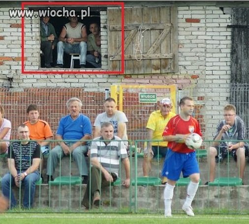 Z kumplami na meczu