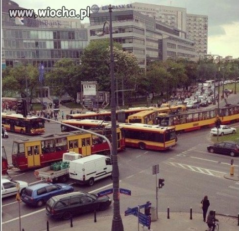 Poniedziałek 13-go zaskoczył stolicę Polski