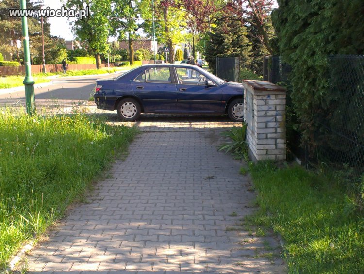 Parkowanie prostopadłe do chodnika