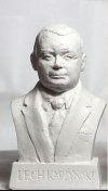 No to już przesada...figurka na kominek