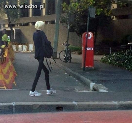Ona ma tam chyba szczudła