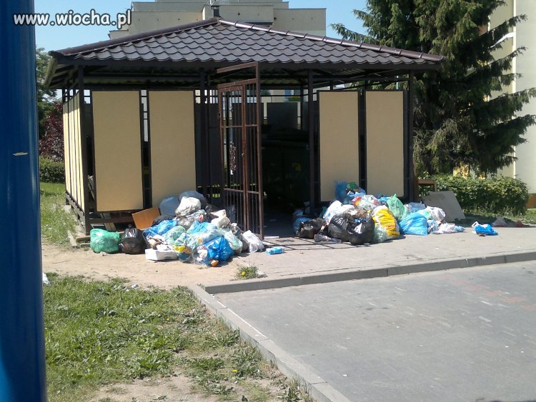 A śmietniki puste