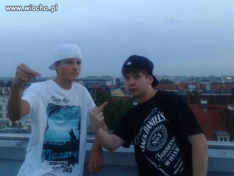 Podwórkowa gangsta z dachu...