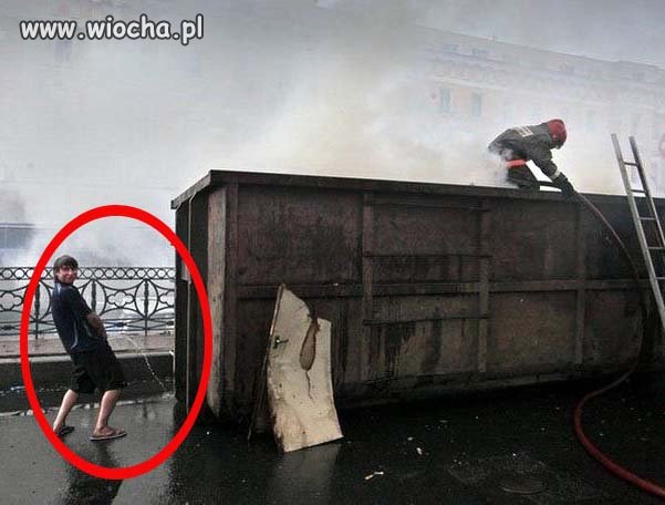 Każdy gasi ogień swoim wężem...