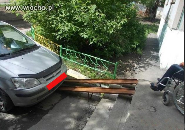 Absolutny mistrz parkowania...