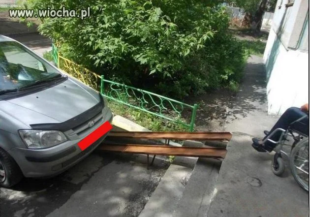 Absolutny mistrz parkowania...