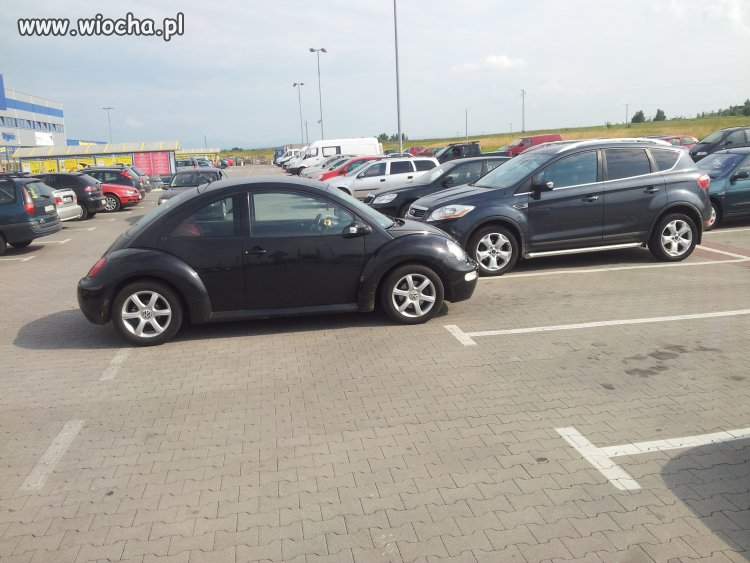 Właśnie tak parkuje się w Zgorzelcu pod Castoramą.