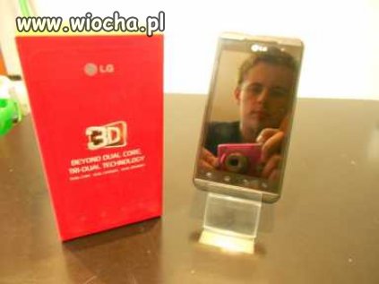 Bo nowy telefon  trzeba pokazać  z przodu he he 