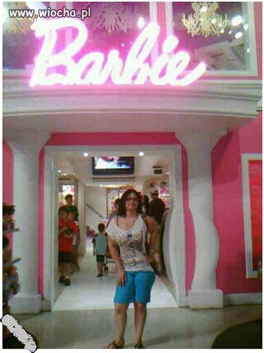 Leciwa Barbie ...wyginająca ściany...