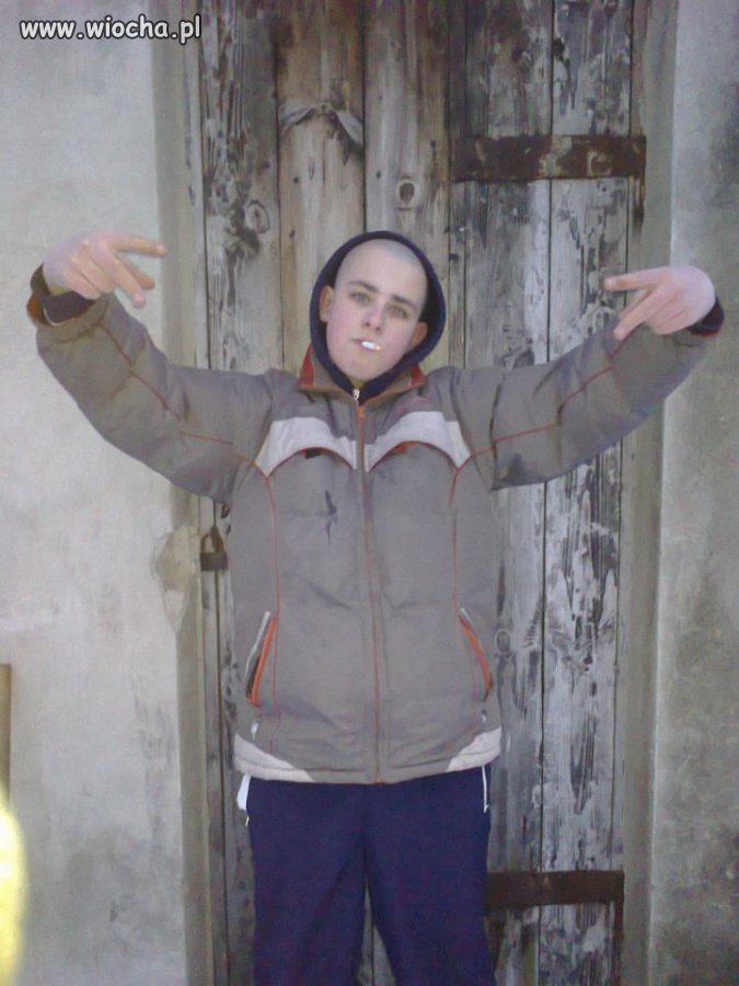 Hahahahahahahaha "Dres" szpan na fajkę