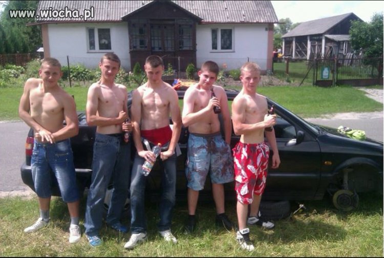 Wiejska gangsta i jej fura bez kół...