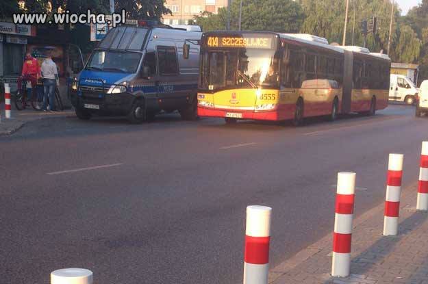 Autobus nie wjedzie, bo rowerzystów spisują