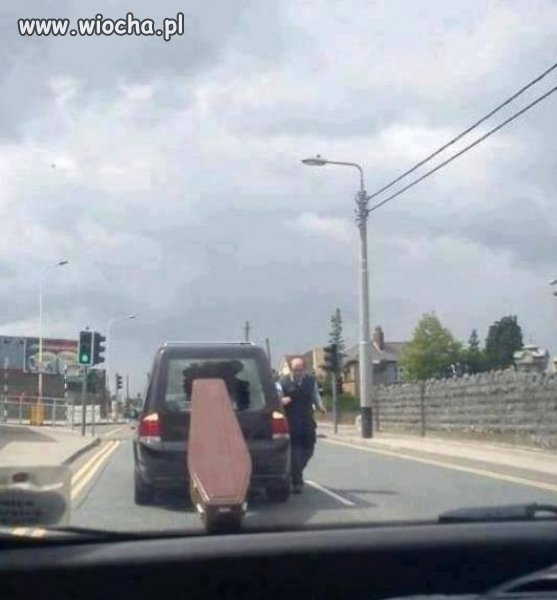 Ten to się dopiero w grobie przewraca...