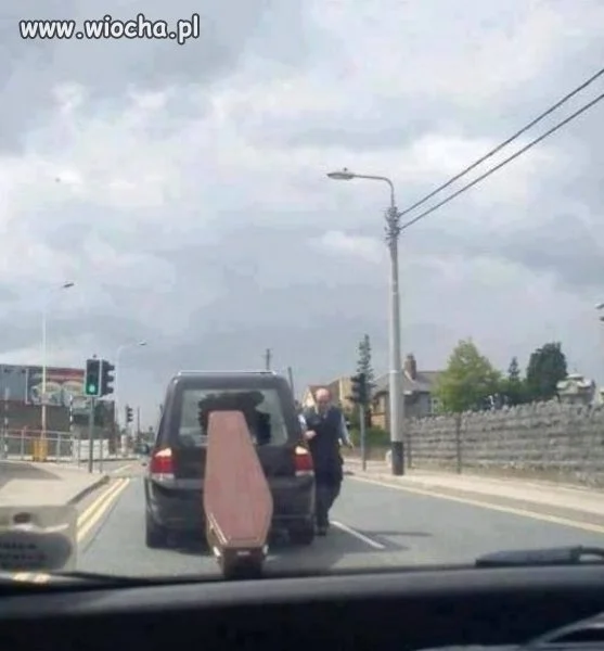 Ten to się dopiero w grobie przewraca...