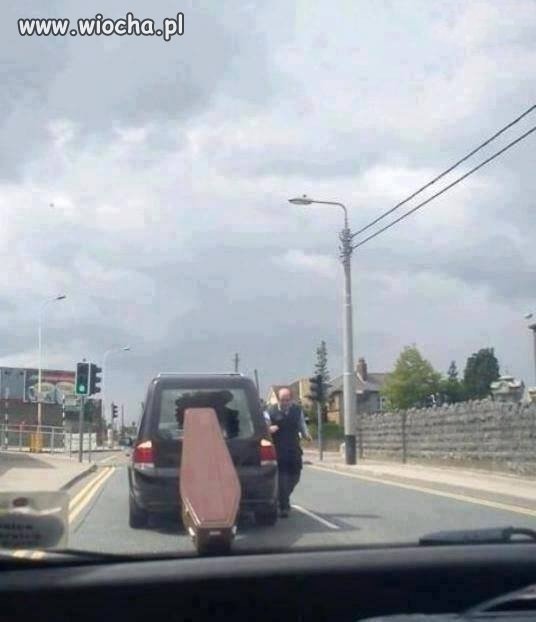 Upsss..coś zgubił pan kierowca.