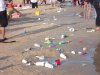 Na plaży słonko praży ...