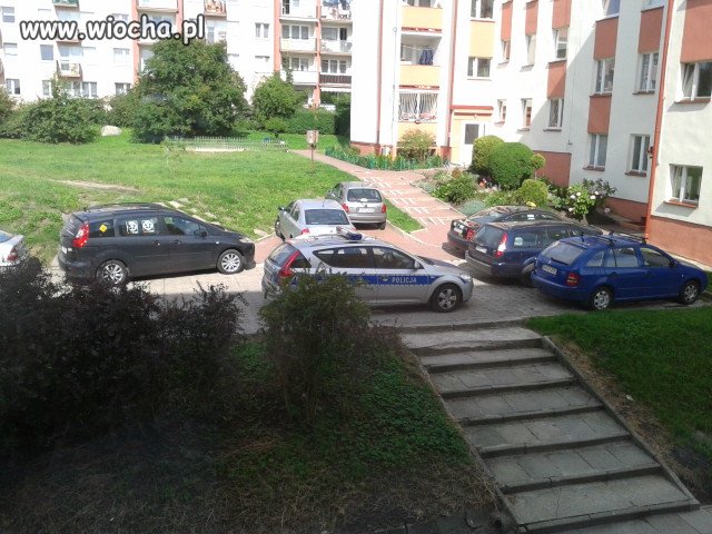 Parking z wolnymi miejscami 20 metrów dalej 