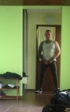 Wytatuowany i w legginsach