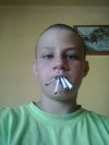 Brawo! Ja też potrafię wsadzić sobie fajki do ust 