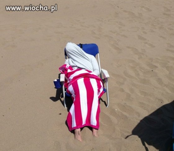 Opalająca się żona ciapatego.